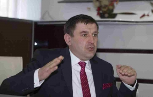 După ce a pierdut Primăria Tecuci, DANIEL ȚUCHEL renunţă la mandatul de ales local