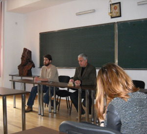 În foto, profesorii Joseph Amiri şi Silviu Lupaşcu, la catedră