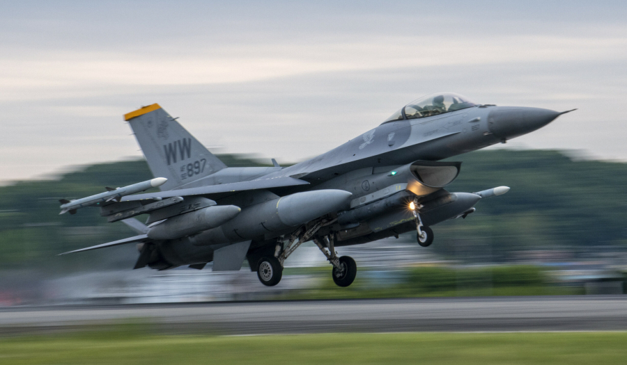 Ucraina nu mai speră să primească în acest an avioane F-16