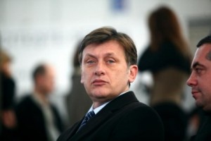 Crin Antonescu: Plecarea Guvernului Boc, un prim pas către soluţionarea crizei politice