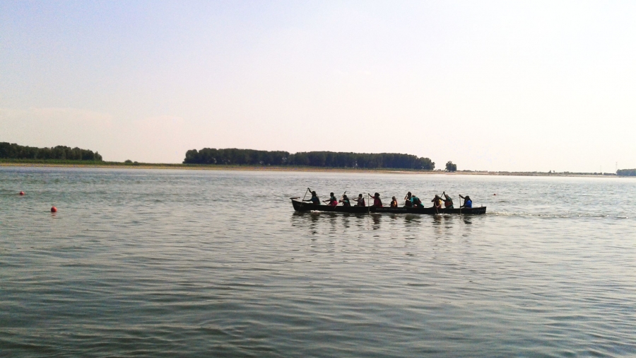 Distracţie în canotci, pe Dunăre. Câştigătoarea cursei Brăila – Galaţi s-a decis pe ultimele sute de metri