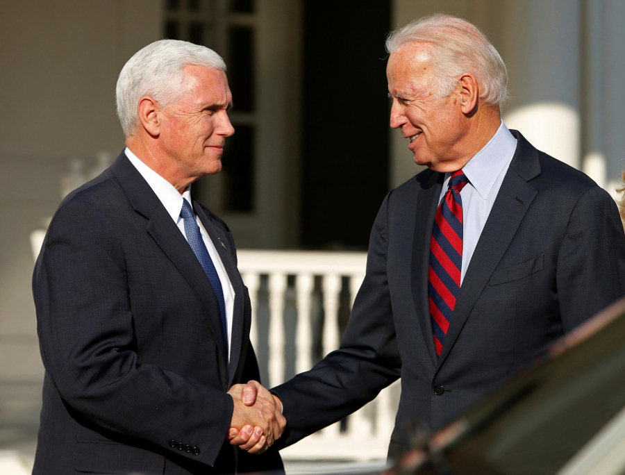 Mike Pence va asista la învestirea lui Joe Biden