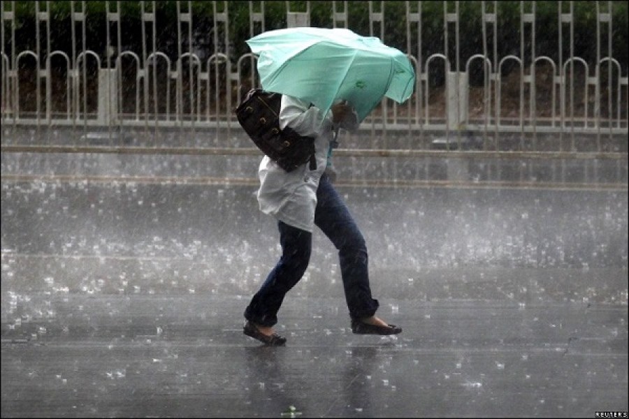 AVERTIZARE METEO/ Vremea se STRICĂ de luni seară - PLOI şi VÂNT la Galaţi