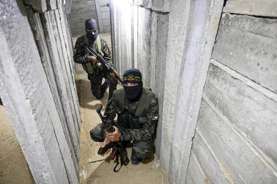Armata israeliană a început inundarea tunelurilor Hamas