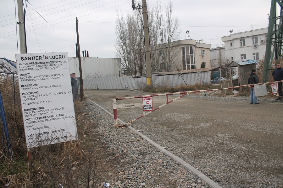 ASFALTAREA drumului către Parcul Industrial, pe ultima sută de metri