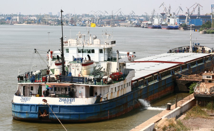 Transporturi navale - Porturile de pe Dunăre rămân „pe uscat”