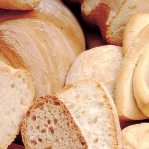 Gata cu chimia în brutărie! Pâinea colorată artificial a fost interzisă 