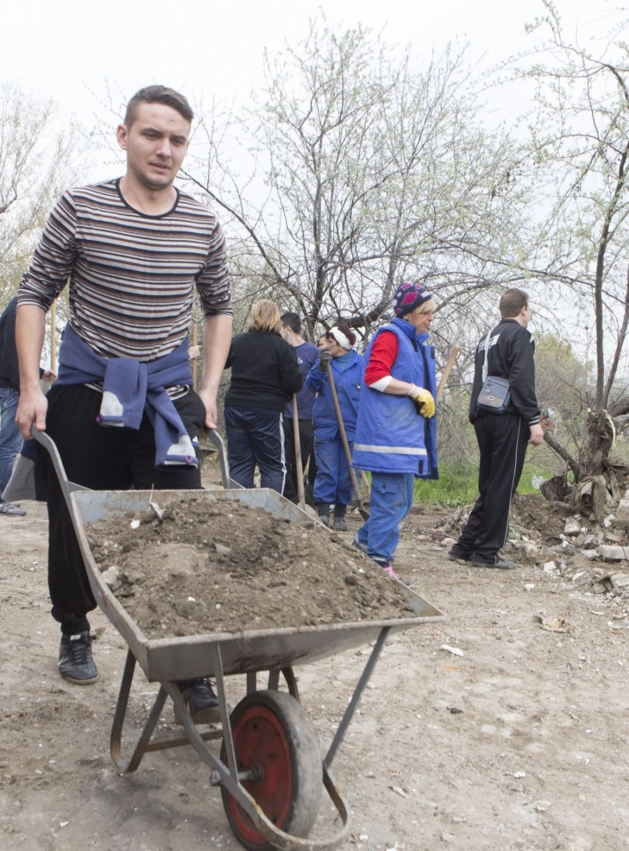 "Zilele voluntarului"/ Ecologizare în Pădurea Gârboavele