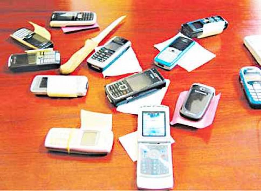 Peste 2.000 de telefoane mobile confiscate în doi ani la Penitenciarul din Galaţi 