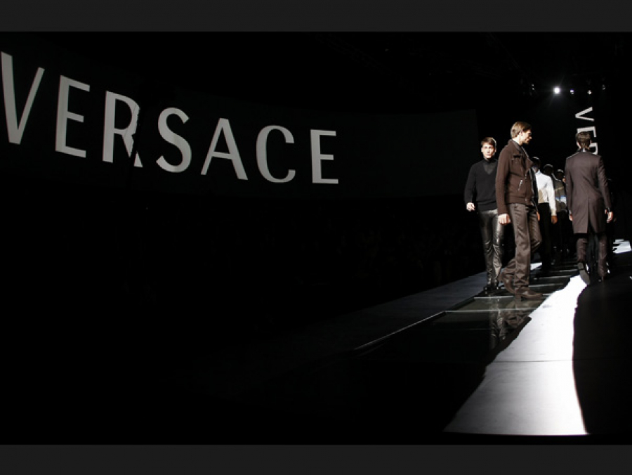 Casa de modă Versace renunţă la produsele din blănuri