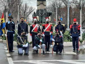 Garda, de Ziua Unirii, la picioarele statuii Domnitorului