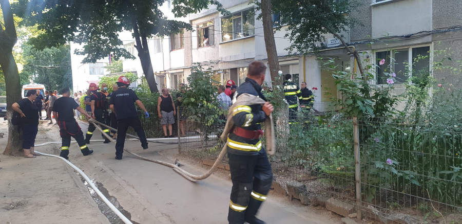 Panică și flăcări din cauza neglijenței. Incendii în două blocuri din Galați