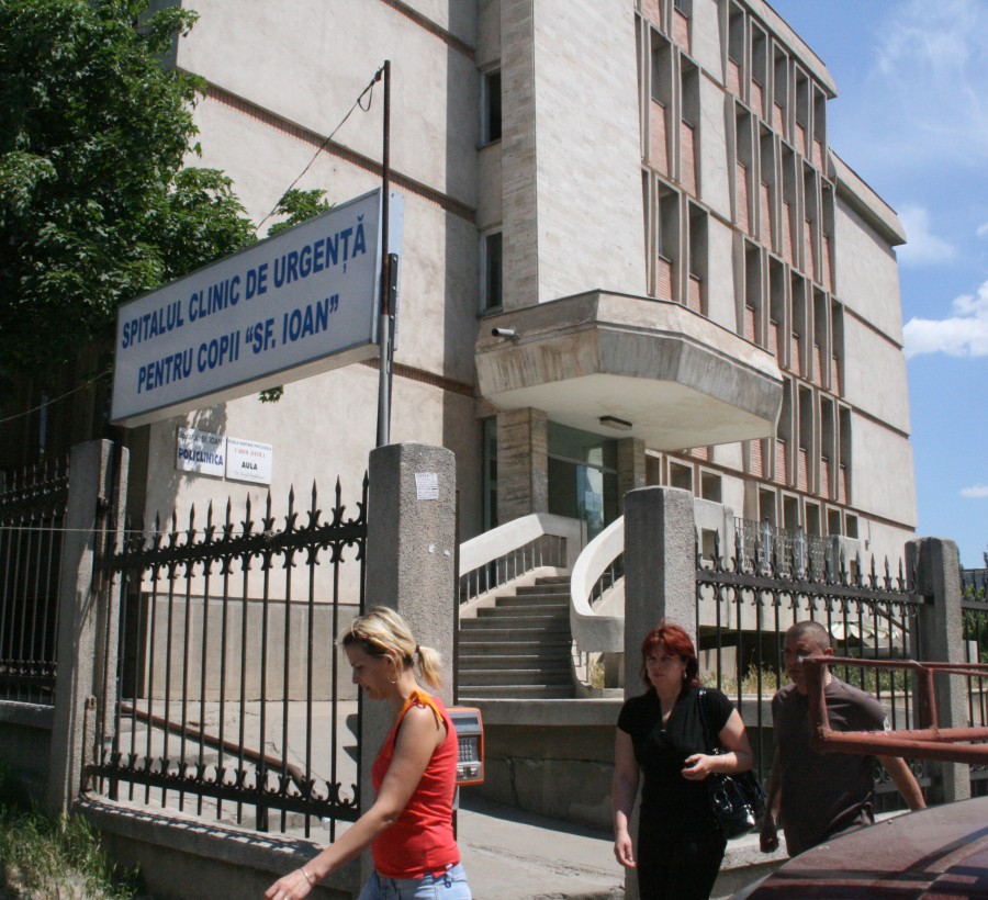 Un gălăţean şi-a lovit cu maşina propriul copil
