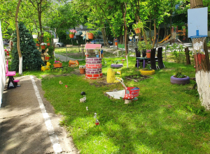Astăzi, ne clătim privirea cu o grădină din Cartierul Aurel Vlaicu