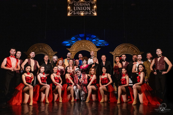 Aplauze în picioare pentru lumea lui Caragiale, la „Grădina Union”. Teatrul „Nae Leonard”, neîncăpător la cel mai nou spectacol de revistă