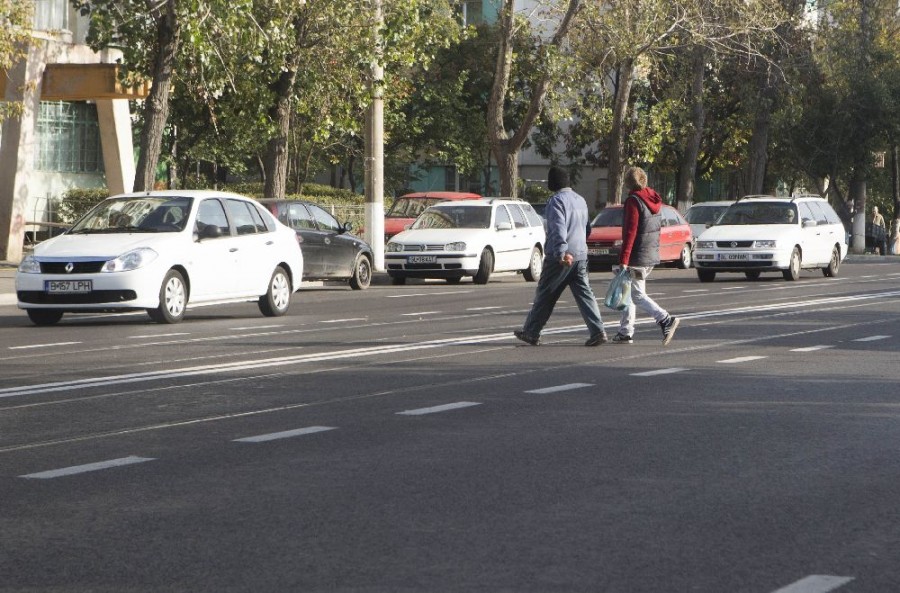 Paradox pe Oţelarilor / Pe cea mai bună stradă din Galaţi se circulă ca-n vestul sălbatic