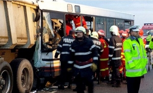GRAV ACCIDENT pe Centura de Vest a Ploieștiului: Cel puțin CINCI MORȚI și 28 de răniți
