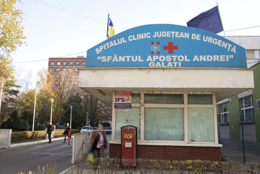 Pumni şi sticle printre aburii de alcool. Doi bărbaţi au ajuns la spital cu multiple traume 