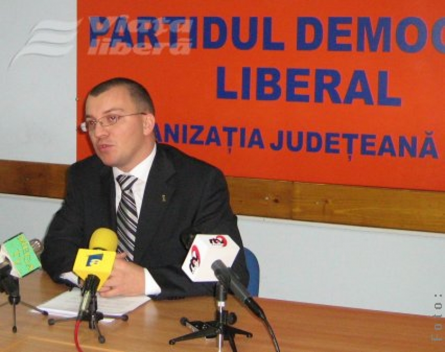 Deputatul Boldea – opt case