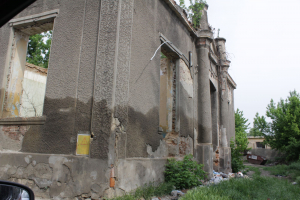 Cine salvează centrul de ruine? Picătură de istorie, vecină cu o tonă de mizerie | REPORTAJ