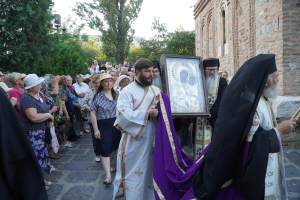 Procesiunea cu Icoana Maicii Domnului de la Mănăstirea Adam a ajuns la Galați (FOTO)