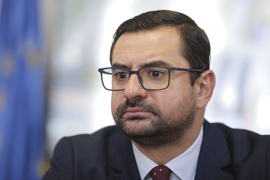Fostul ministrul al Agriculturii, Adrian Chesnoiu, inculpat pentru corupție