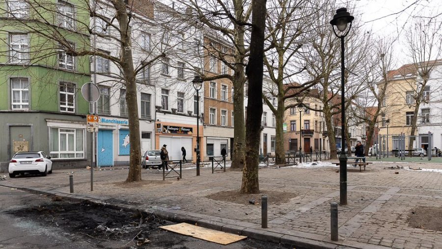 Copil rănit de un geam spart de gloanțele traficanţilor de droguri