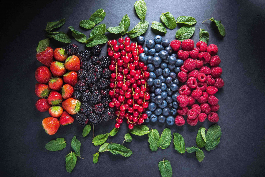 Fructele care luptă cu microplasticul ajuns în organism