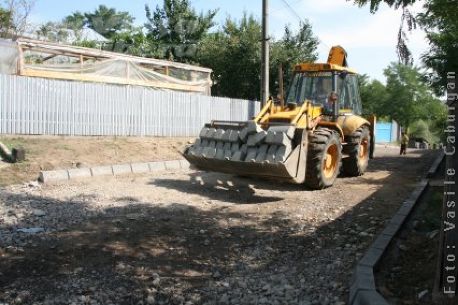 Târgu Bujor - Lucrări multe, bani puţini 