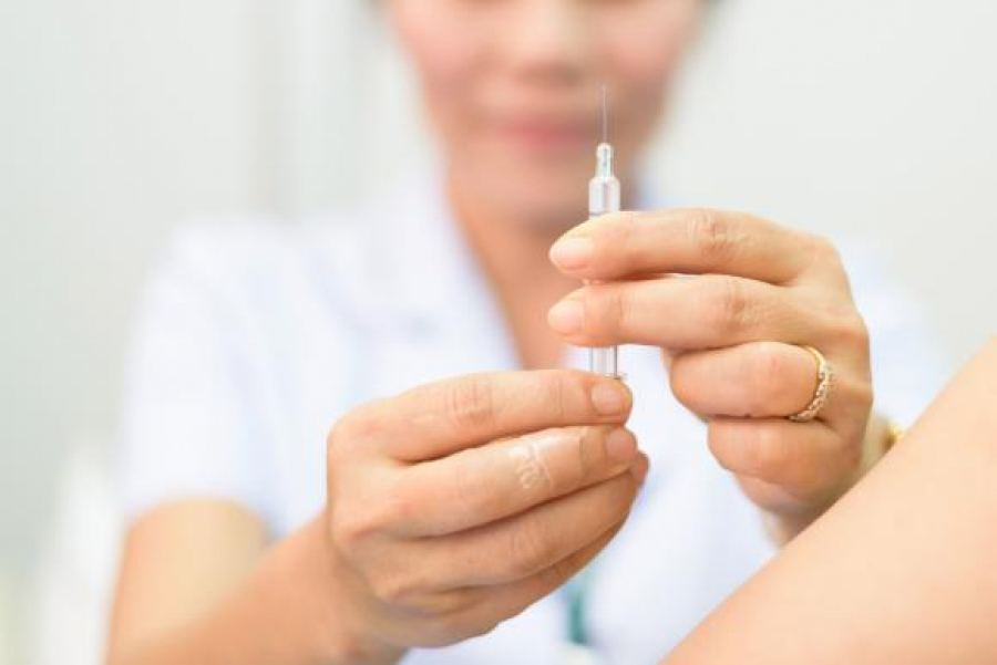 Vaccinul hepatitic B, livrat către maternităţi