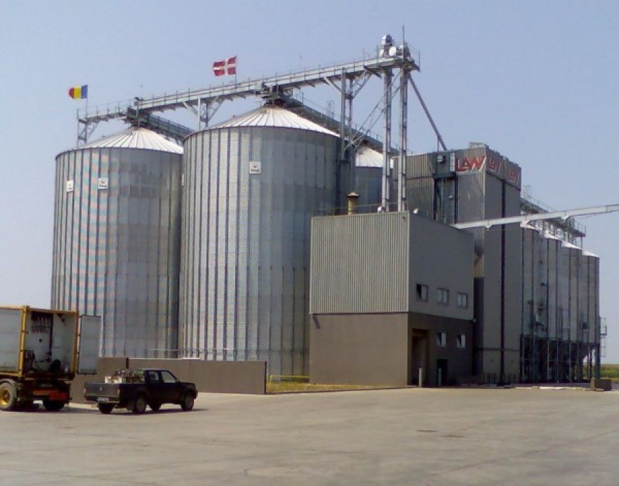 Războiul cerealelor din Portul Docuri: Cu buldozerul peste investiţii de un milion de euro