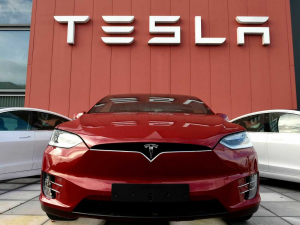 Probleme cu accelerația la mașinile Tesla. Compania recheamă un milion de vehicule
