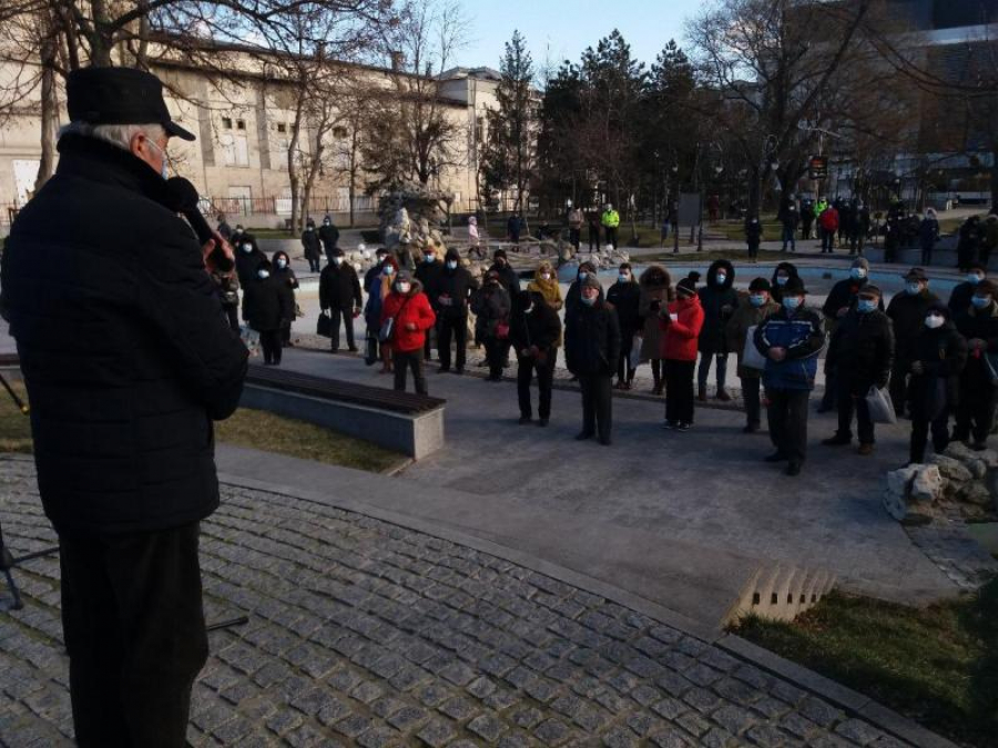 Eminescu, renăscut. Omagiu tradiţional la statuia Poetului (FOTO)