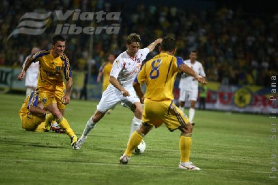 Oţelul şi salata de roşii. 1-2 cu Petrolul, cu doi eliminaţi GALERIE FOTO