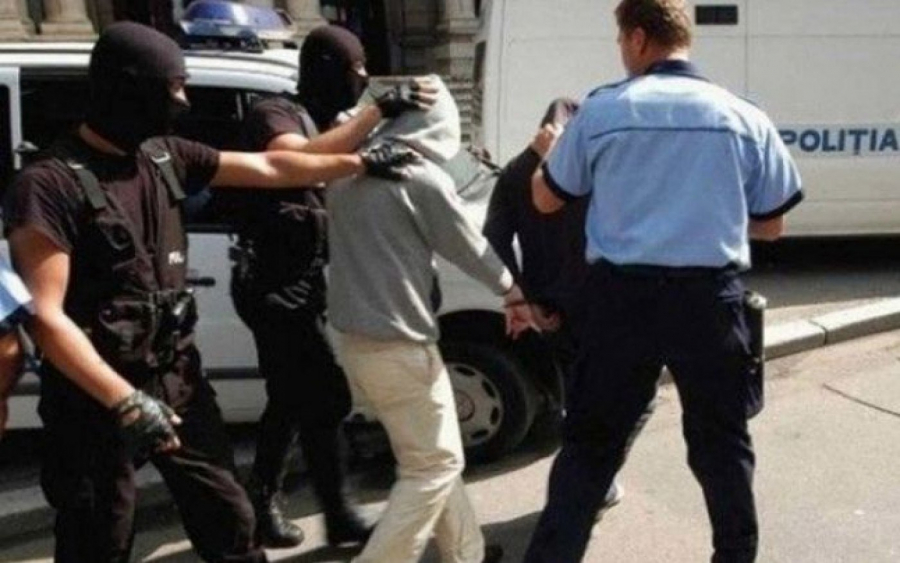 Infractori gălățeni, aduși în țară cu poliția