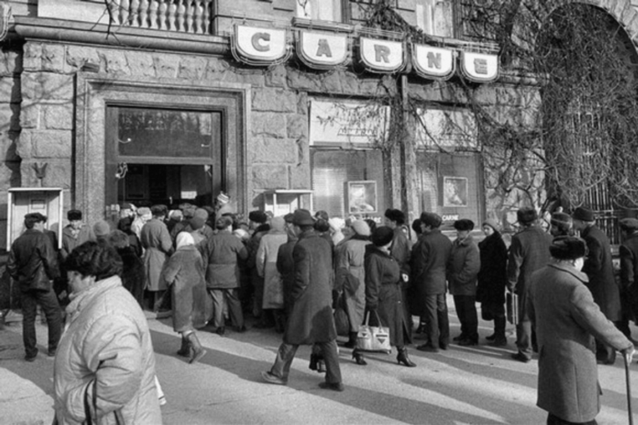 Peste 71.000 de români au rămas ilegal în străinătate, în timpul comunismului