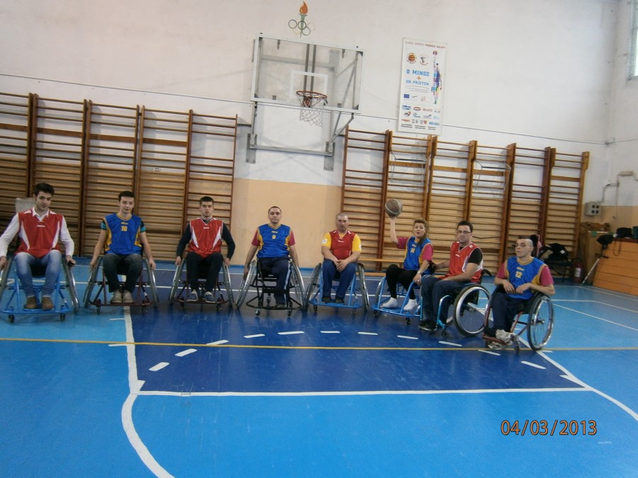 Meci de baschet în fotoliu rulant la Colegiul "Costache Negri" 