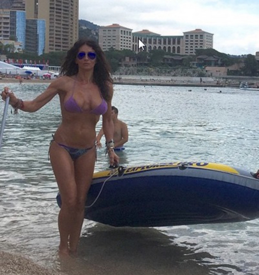 Cine şi-a pus bikinii Mihaelei Rădulescu la gât?