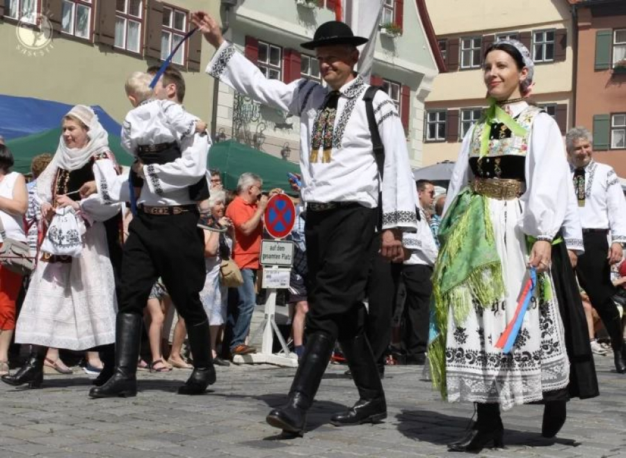 Minoritățile etnice și contribuția lor în comunitate. Grupurile germanice din România, teritorii şi tradiţii (FOTO)