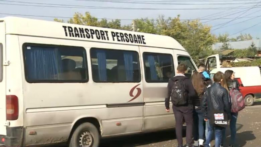 Elevii cer parlamentarilor gălăţeni respingerea unei ordonanţe