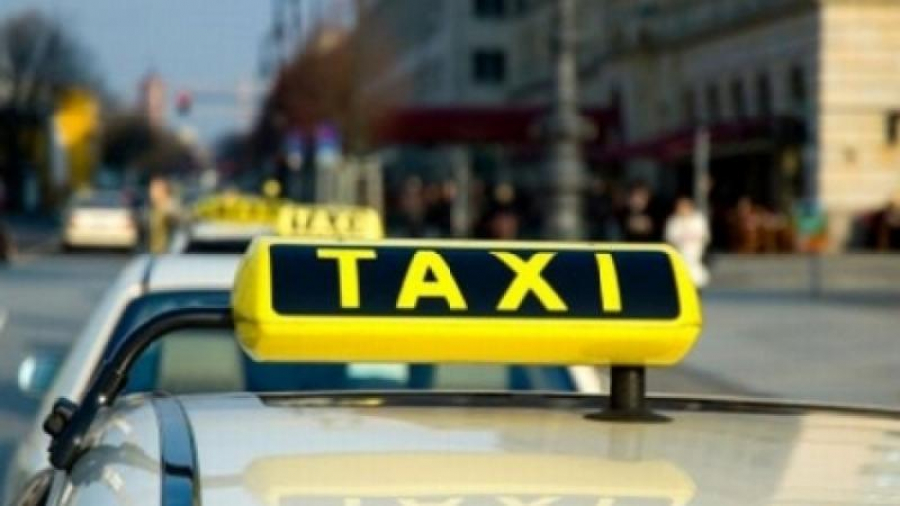 Drogat și fără permis, s-a plimbat cu taxiul prin oraș