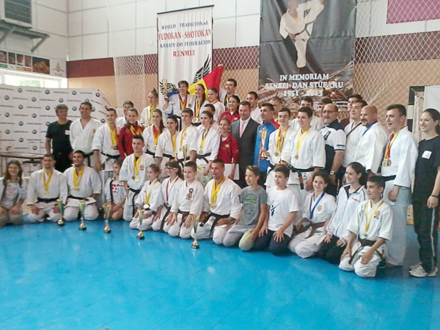 BILANŢ IMPRESIONANT: Gălăţenii au luat 81 de MEDALII la Europenele de Karate Fudokan (FOTO)