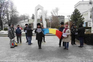 Un nou PROTEST la GALAȚI. Pensionari, în stradă pentru a cere DEMISIA șefului statului, Klaus Iohannis | VIDEO