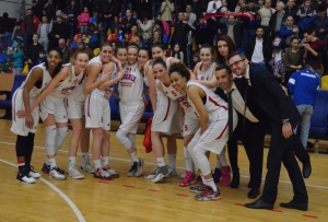 Fetele de la Phoenix oferă SESIUNI FOTO pentru fani la final de sezon