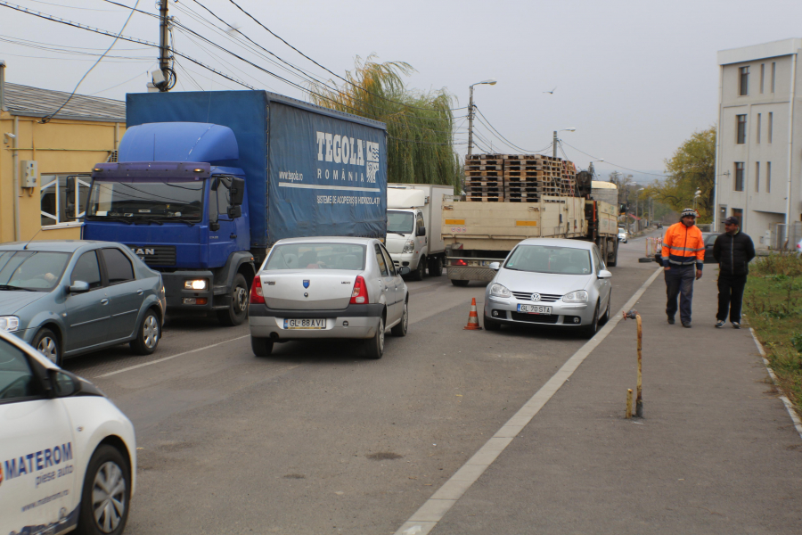 Ambuteiaje şi haos în trafic, pe mai multe străzi din Galaţi