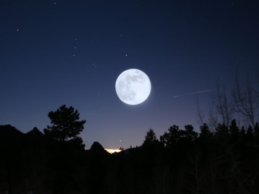 Galaţiul este cu ochii pe cer / Noaptea internaţională a observării Lunii 