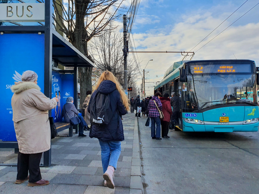 Cine beneficiază de facilităţi în transportul public local