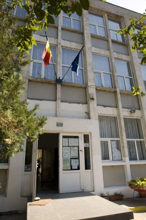 Colegiul „Radu Negru” - dat în judecată pentru datorii de aproximativ 100.000 de euro
