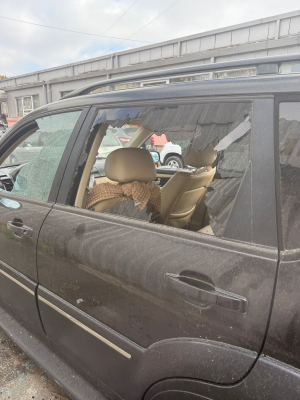 Mașini vandalizate sâmbătă noaptea, în centrul orașului