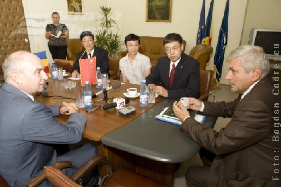 Iar ne fac chinezii aeroport şi pod?